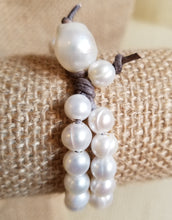 Load image into Gallery viewer, white pearl and leather bracelet