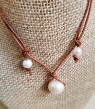 Load image into Gallery viewer, leather and pearl adjustable necklace