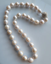 Load image into Gallery viewer, Classic Baroque Pearl Necklace