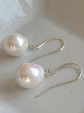 Load image into Gallery viewer, White Baroque Pearl Earrings